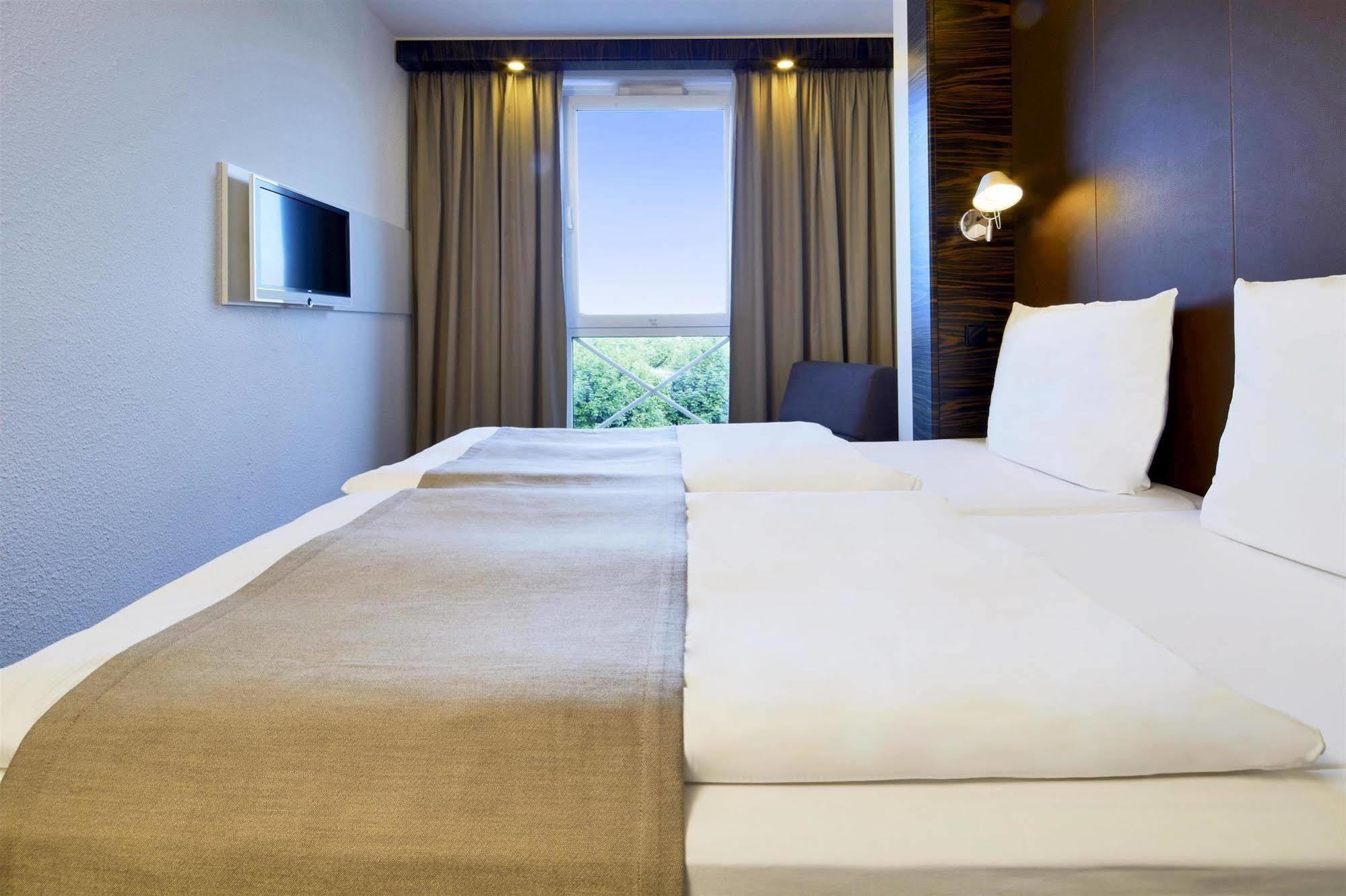 B&B Hotel Muenchen-Putzbrunn Extérieur photo