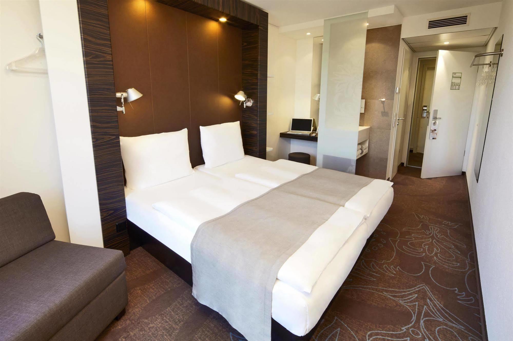 B&B Hotel Muenchen-Putzbrunn Extérieur photo