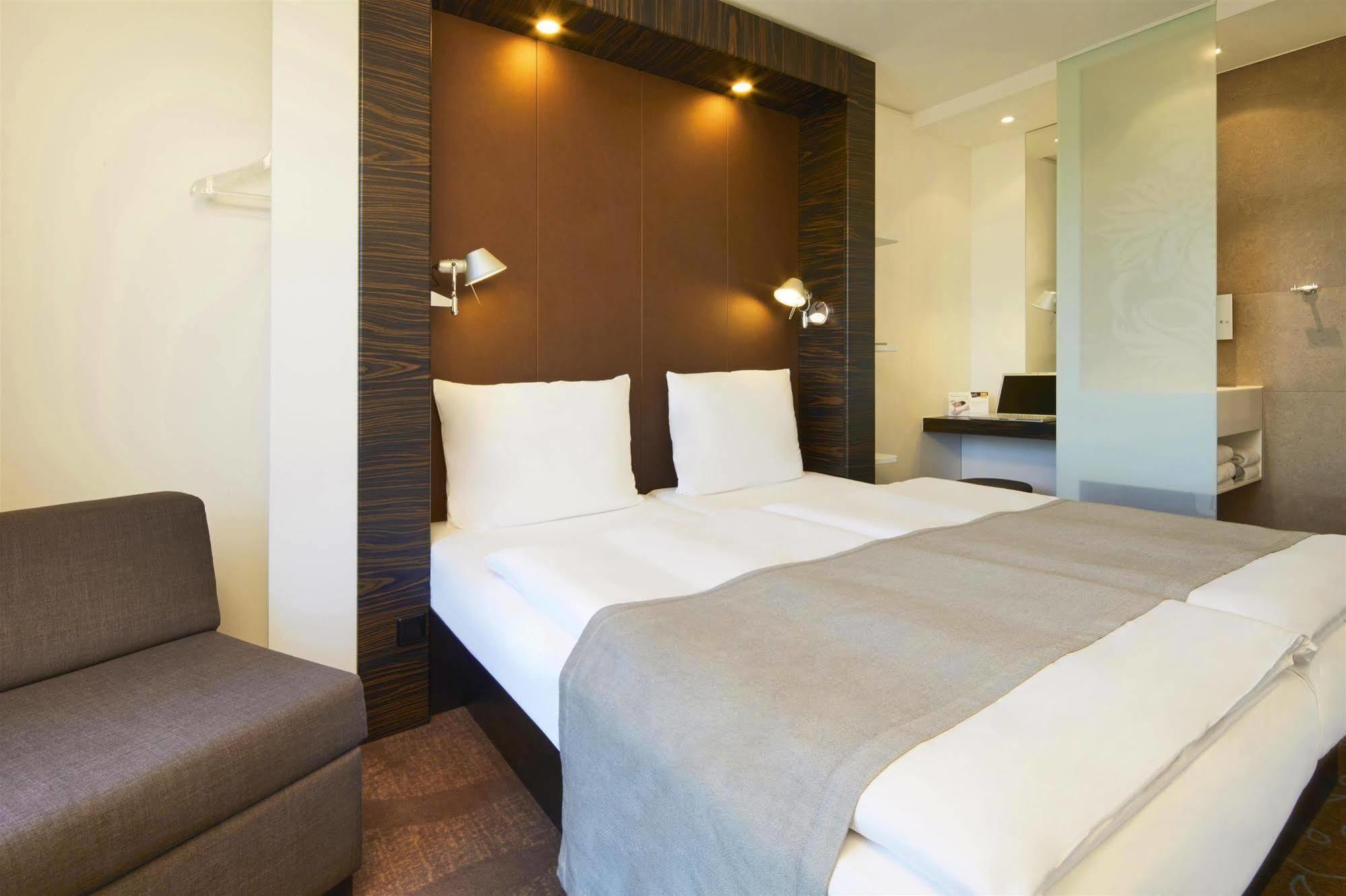 B&B Hotel Muenchen-Putzbrunn Extérieur photo